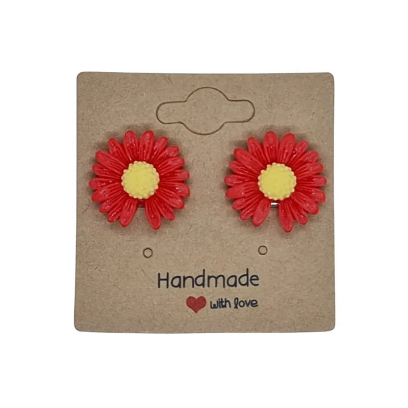 czerwony kwiatuszek z żóltym środkiem