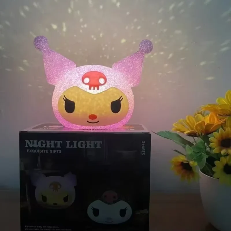 lampka-różowa-projektor-bajka-kuromi-sanrio