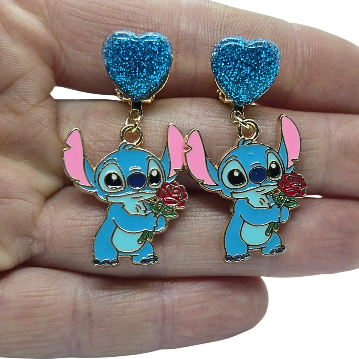 Kolczyki klipsy dla dziewczynki –STITCH z serduszkiem, brokatowe - obrazek 3